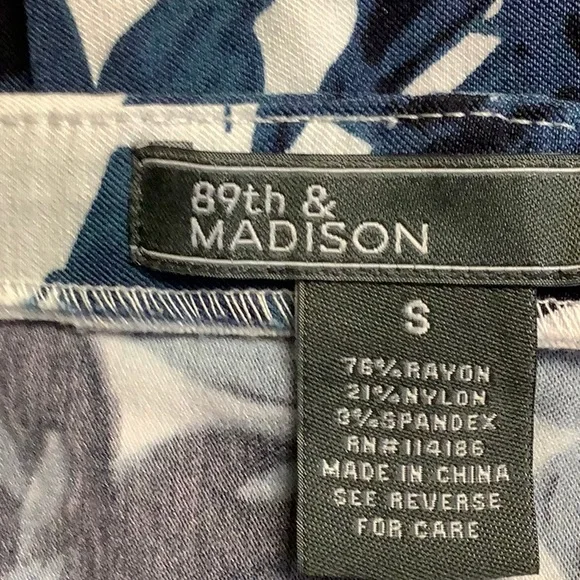 🦋 89th & MADISON blue print stretch pull on print skirt, size small. - Picture 3 of 4